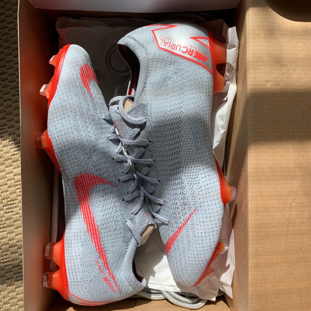 Nike vapor 12 original cleats great for soccer.